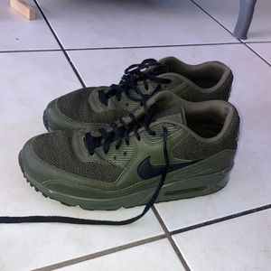 Nike 90s army green